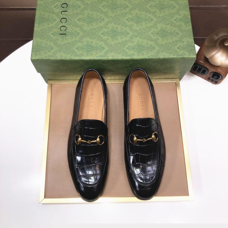 G*u*i leather shoes